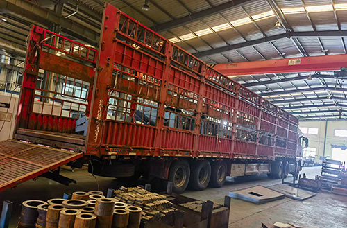 山東礦安機電生產的一批鎖罐搖臺順利裝車發貨